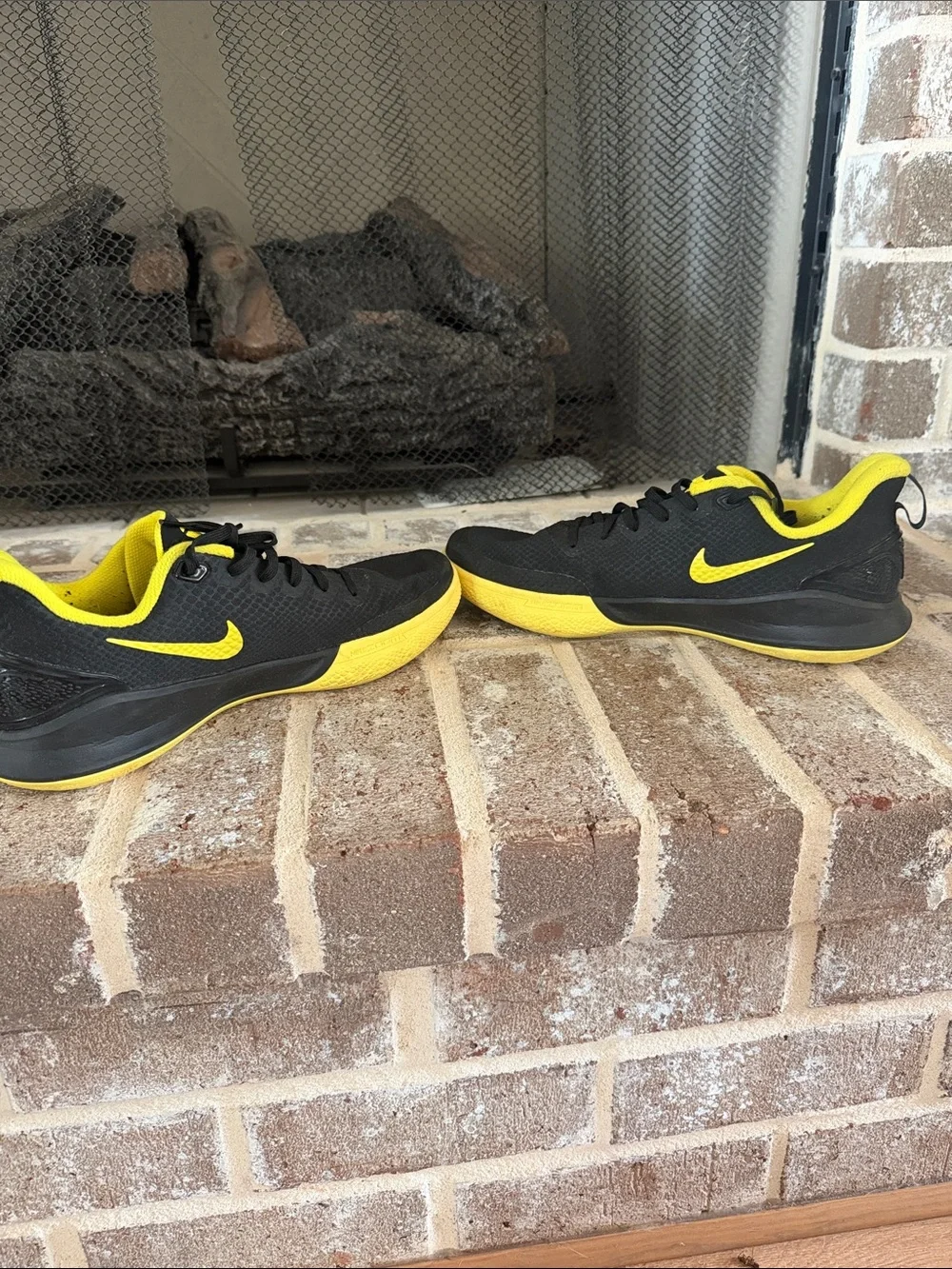 Nike Men’s Black Athletic Shoes with Yellow Lining
